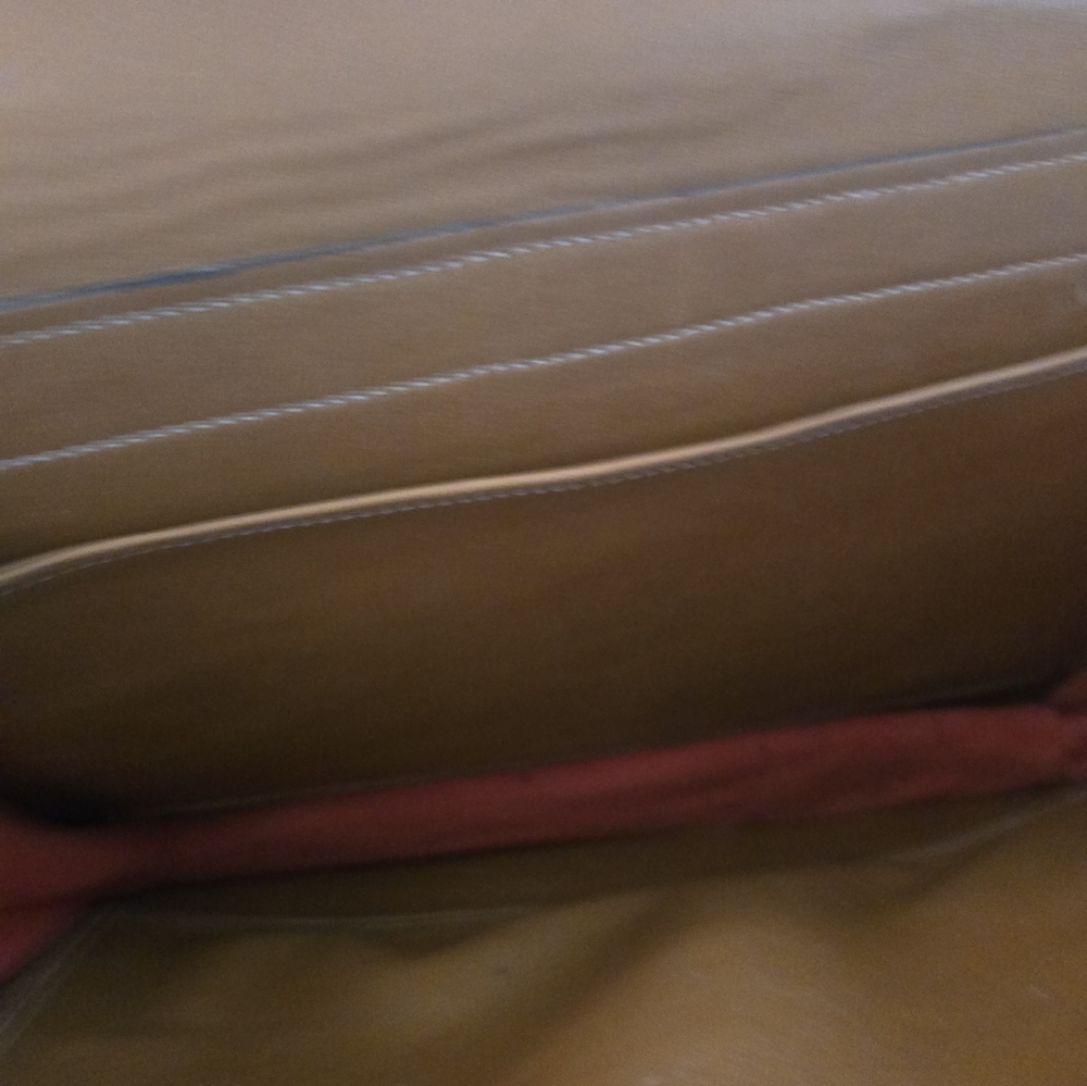 Red bag - Picture 6 of 8